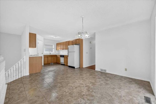 67 Rivercrest Circle Se, Calgary, AB - Indoor Photo Showing Kitchen