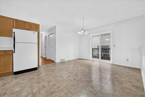 67 Rivercrest Circle Se, Calgary, AB - Indoor Photo Showing Kitchen