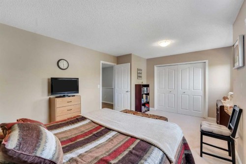 6-156 Canoe Drive Sw, Airdrie, AB - Indoor Photo Showing Bedroom