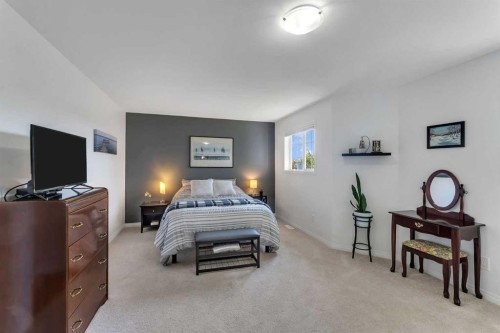 6-156 Canoe Drive Sw, Airdrie, AB - Indoor Photo Showing Bedroom