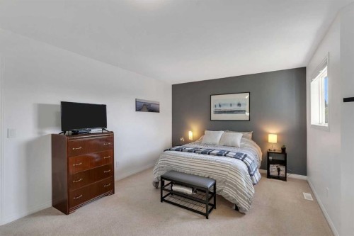 6-156 Canoe Drive Sw, Airdrie, AB - Indoor Photo Showing Bedroom