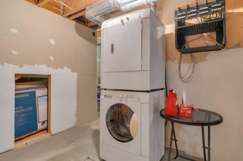 6-156 Canoe Drive Sw, Airdrie, AB - Indoor Photo Showing Laundry Room