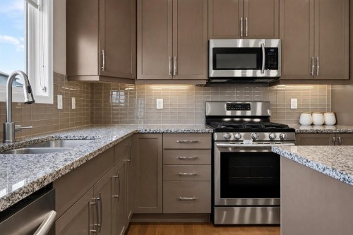 150 Osborne Rise Sw, Airdrie, AB - Indoor Photo Showing Kitchen With Double Sink With Upgraded Kitchen