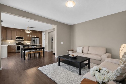 150 Osborne Rise Sw, Airdrie, AB - Indoor Photo Showing Living Room