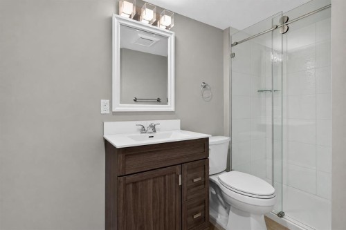 150 Osborne Rise Sw, Airdrie, AB - Indoor Photo Showing Bathroom