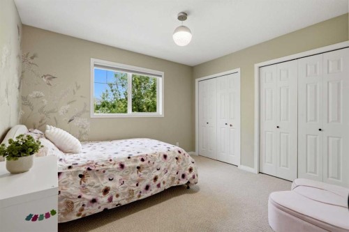 18-15 Silver Springs Way Nw, Airdrie, AB - Indoor Photo Showing Bedroom