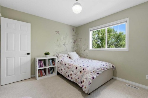 18-15 Silver Springs Way Nw, Airdrie, AB - Indoor Photo Showing Bedroom