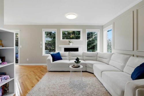 18-15 Silver Springs Way Nw, Airdrie, AB - Indoor Photo Showing Living Room