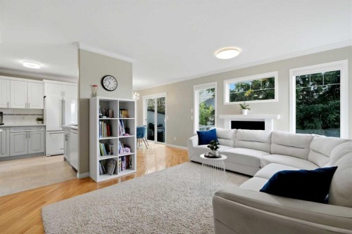 18-15 Silver Springs Way Nw, Airdrie, AB - Indoor Photo Showing Living Room