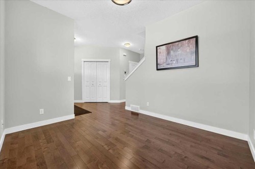 28 Evansborough Gate Nw, Calgary, AB - Indoor Photo Showing Other Room