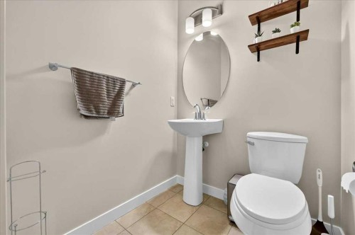 28 Evansborough Gate Nw, Calgary, AB - Indoor Photo Showing Bathroom