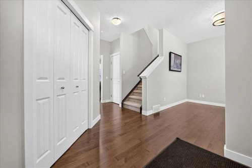 28 Evansborough Gate Nw, Calgary, AB - Indoor Photo Showing Other Room