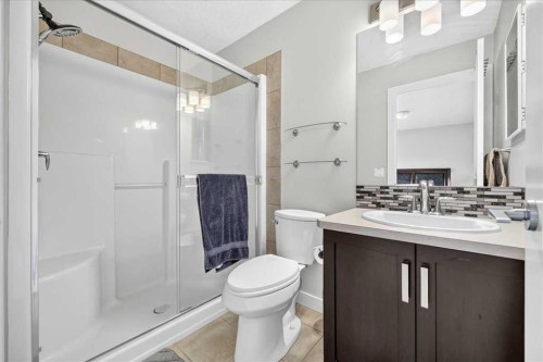 28 Evansborough Gate Nw, Calgary, AB - Indoor Photo Showing Bathroom