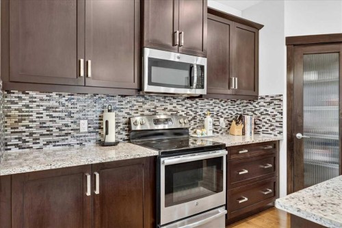 28 Evansborough Gate Nw, Calgary, AB - Indoor Photo Showing Kitchen With Upgraded Kitchen