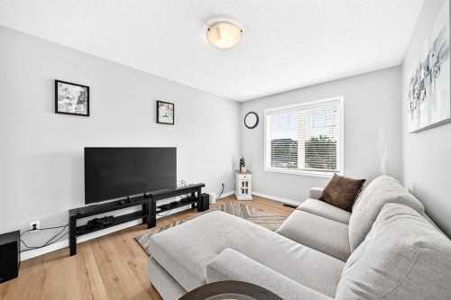 141 Shoreline Vista, Chestermere, AB - Indoor Photo Showing Living Room