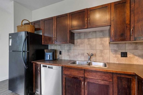 56-28 Heritage Drive, Cochrane, AB - Indoor Photo Showing Kitchen With Double Sink