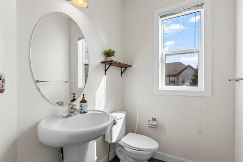56-28 Heritage Drive, Cochrane, AB - Indoor Photo Showing Bathroom