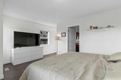 56-28 Heritage Drive, Cochrane, AB - Indoor Photo Showing Bedroom