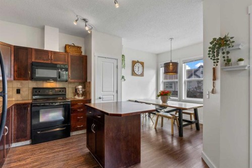 56-28 Heritage Drive, Cochrane, AB - Indoor Photo Showing Kitchen