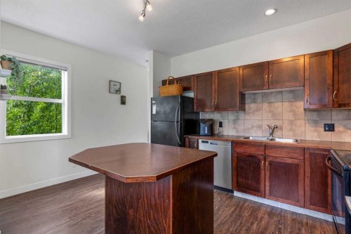 56-28 Heritage Drive, Cochrane, AB - Indoor Photo Showing Kitchen With Double Sink