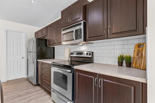 790 River Heights Crescent, Cochrane, AB - Indoor Photo Showing Kitchen