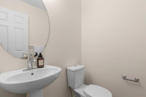 790 River Heights Crescent, Cochrane, AB - Indoor Photo Showing Bathroom