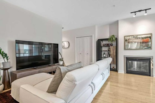 507-328 21 Avenue Sw, Calgary, AB - Indoor Photo Showing Living Room With Fireplace