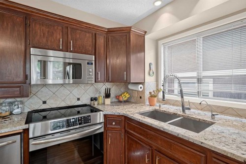 80 Hawkhill Way Nw, Calgary, AB - Indoor Photo Showing Kitchen With Stainless Steel Kitchen With Double Sink With Upgraded Kitchen