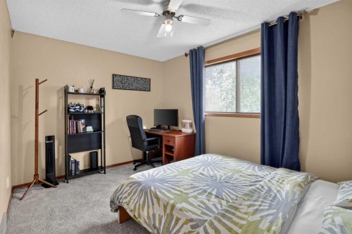 80 Hawkhill Way Nw, Calgary, AB - Indoor Photo Showing Bedroom