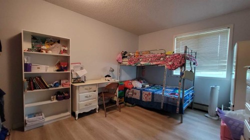 13-2000 Edenwold Heights Nw, Calgary, AB - Indoor Photo Showing Bedroom