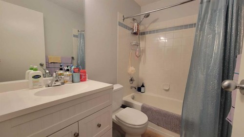 13-2000 Edenwold Heights Nw, Calgary, AB - Indoor Photo Showing Bathroom