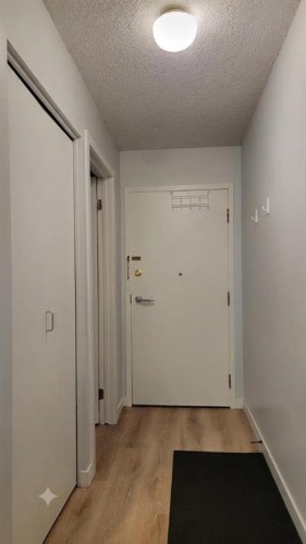 13-2000 Edenwold Heights Nw, Calgary, AB - Indoor Photo Showing Other Room
