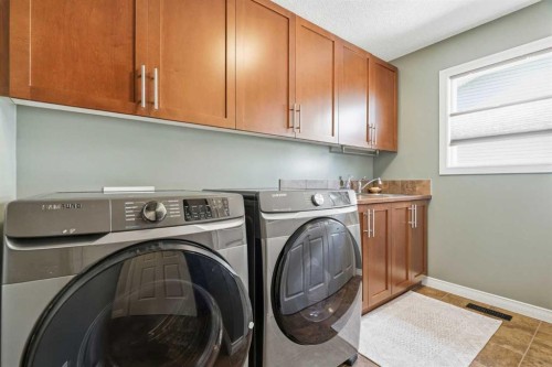 68 Drake Landing Way, Okotoks, AB - Indoor Photo Showing Laundry Room