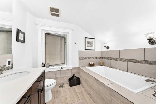 1925 10 Street Sw, Calgary, AB - Indoor Photo Showing Bathroom