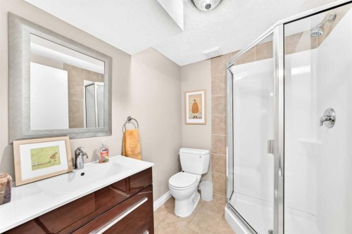 1925 10 Street Sw, Calgary, AB - Indoor Photo Showing Bathroom