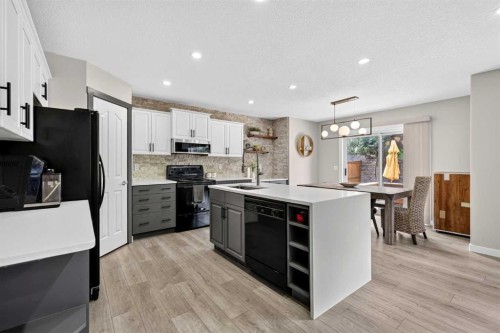 261 Panamount Hill Nw, Calgary, AB - Indoor Photo Showing Kitchen