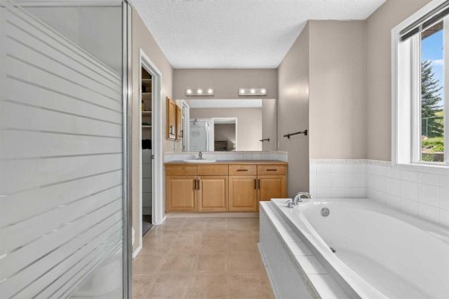 261 Panamount Hill Nw, Calgary, AB - Indoor Photo Showing Bathroom