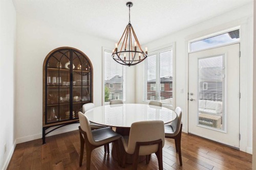 25 Evansglen Mews Nw, Calgary, AB - Indoor Photo Showing Dining Room