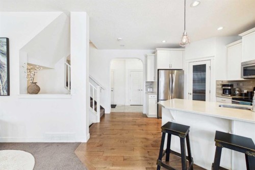 25 Evansglen Mews Nw, Calgary, AB - Indoor Photo Showing Kitchen With Stainless Steel Kitchen