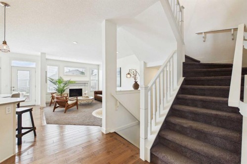 25 Evansglen Mews Nw, Calgary, AB - Indoor Photo Showing Other Room