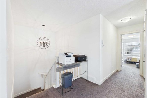 25 Evansglen Mews Nw, Calgary, AB - Indoor