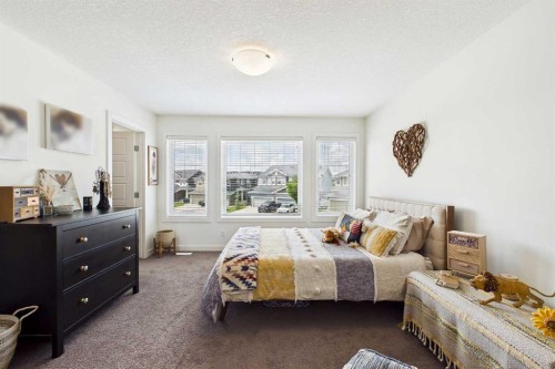 25 Evansglen Mews Nw, Calgary, AB - Indoor Photo Showing Bedroom