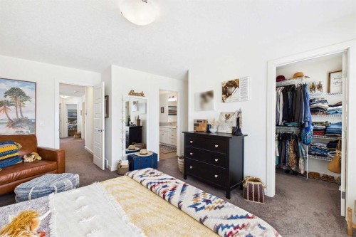 25 Evansglen Mews Nw, Calgary, AB - Indoor Photo Showing Bedroom