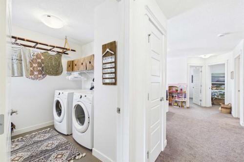 25 Evansglen Mews Nw, Calgary, AB - Indoor Photo Showing Laundry Room