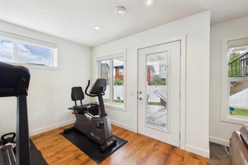25 Evansglen Mews Nw, Calgary, AB - Indoor Photo Showing Gym Room