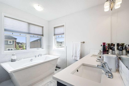 63 Carrington Manor Nw, Calgary, AB - Indoor Photo Showing Bathroom