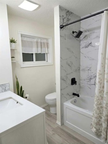 335 Covington Bay Ne, Calgary, AB - Indoor Photo Showing Bathroom
