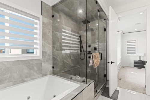4524 87 Avenue Ne, Calgary, AB - Indoor Photo Showing Bathroom