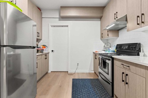 4524 87 Avenue Ne, Calgary, AB - Indoor Photo Showing Kitchen