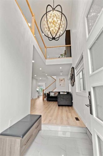 4524 87 Avenue Ne, Calgary, AB - Indoor Photo Showing Other Room